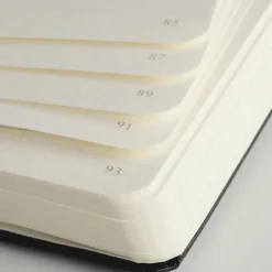 Anteckningsbok A4+ Leuchtturm1917 slim linjerad Black