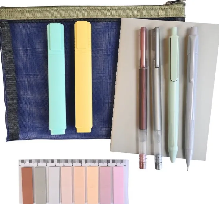 Fyllt pennfodral 8 delar mesh grön/blå