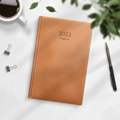 Kalender 2025 Dagbok cognac konstläder