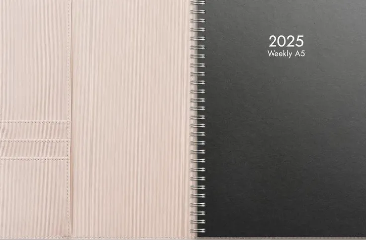 Kalender 2025 Weekly A5 beige konstläder Amelia